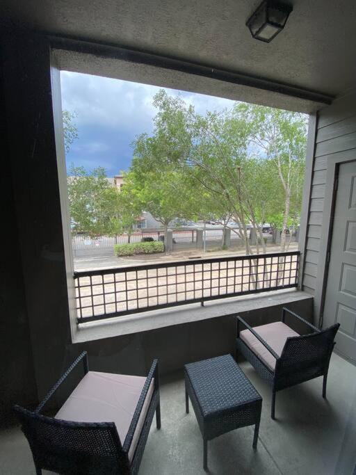 Your Warm Spacious Unit With Pool - Medical Center Хюстън Екстериор снимка