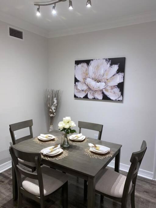 Your Warm Spacious Unit With Pool - Medical Center Хюстън Екстериор снимка